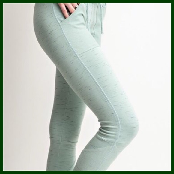 NEW! JEGGINGS IN A BASIL MINT COLOR. - Picture 2 of 4
